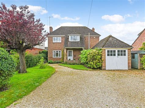 3 Bed Detached House For Sale In New Road Ashurst Hampshire So40 £