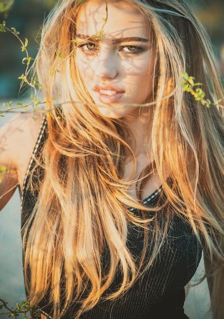 Premium Photo Hair Beauty Girl Haircare Pretty Woman With Long Platinum Blonde Hair