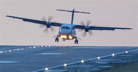 Storm Isha forces pilot to do 'violent landing' as passengers cheer in ...