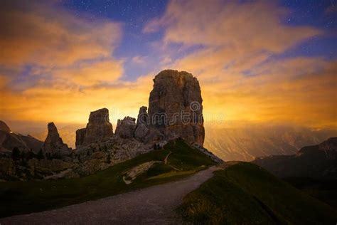 Sonnenuntergang Cinque Torri Italienische Alpen Stockfoto Bild Von