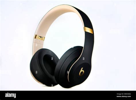 Iconic Beats Headphones by Dr Dre Stock Photo - Alamy