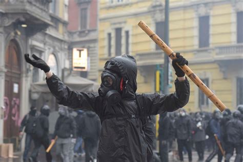 Guerriglia No Expo La Grecia Nega L Estradizione Degli Anarchici