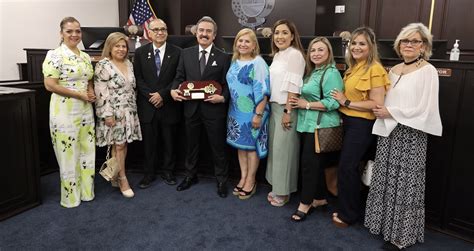 Recibe Eduardo Garza Robles Llaves De La Ciudad De Laredo Texas