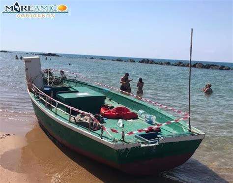 Migranti All Alba Nuovo Sbarco Fantasma In Sicilia Sulla Spiaggia Di