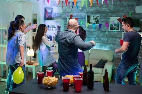 Los sencillos consejos para organizar una fiesta temática en tu casa