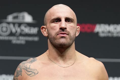 Dana refuerza posición y nombra a Volkanovski como el primer retador al