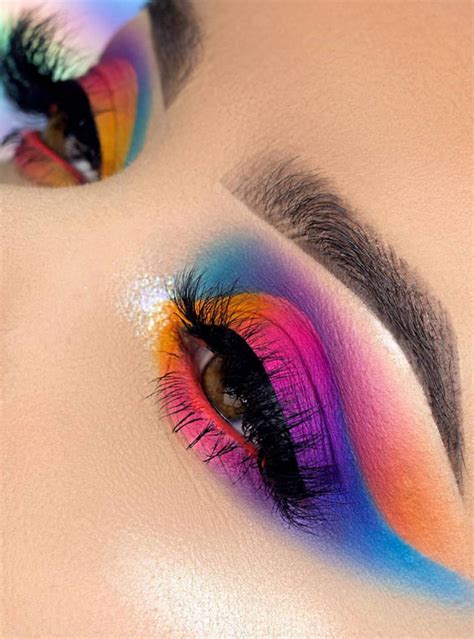 25 Exotic Makeup Looks For A Summer Escape Blue Pink Eyeshadow