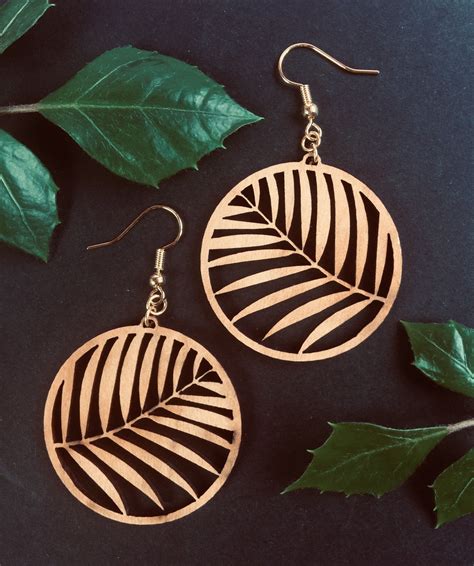 Boucles D Oreilles En Bois De Merisier Feuilles De Etsy France