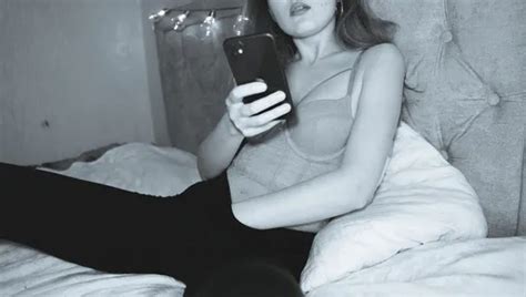 Sozinha Em Casa Fica Assim Free Spankbang Hd Porn Xhamster