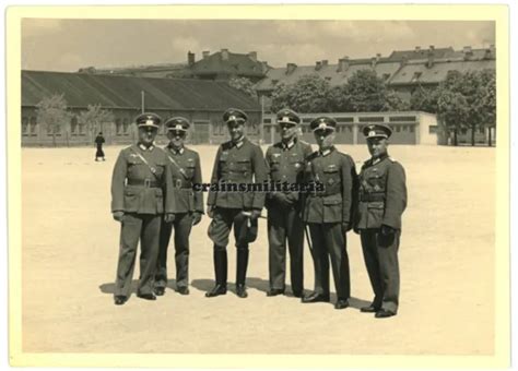 ORIG FOTO OFFIZIERE mit Orden in Gebirgsjäger Kaserne EUR 9 99