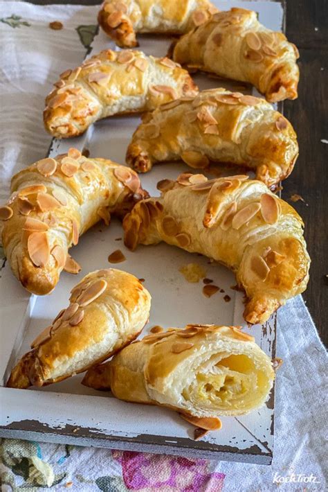 Gefüllte Süße Croissants Schnell Und Einfach Zubereitet Rezept Croissant Aus Blätterteig