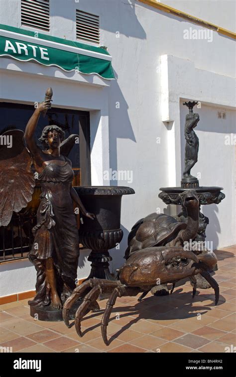 Statue Puerto Banus Marbella Andalusia Fotos Und Bildmaterial In