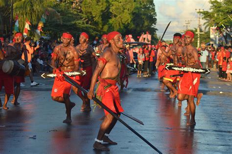 Tradisi Cakalele Pulau Haruku Spektakel