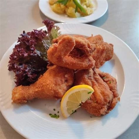 Backhendl Mit Kartoffelsalat Gasthaus Zur Scharfen Kurve