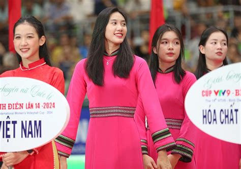 Hot girl bóng chuyền U20 Việt Nam gây sốt trước CLB Nhật Bản có quân sư mách nước