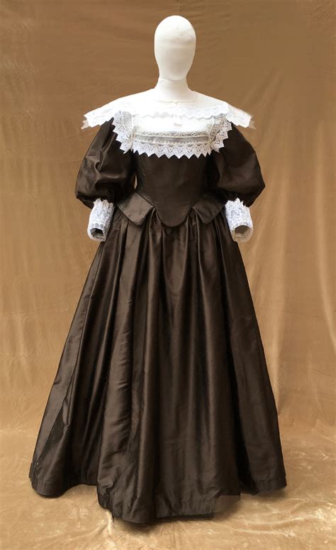 1600s Dresses