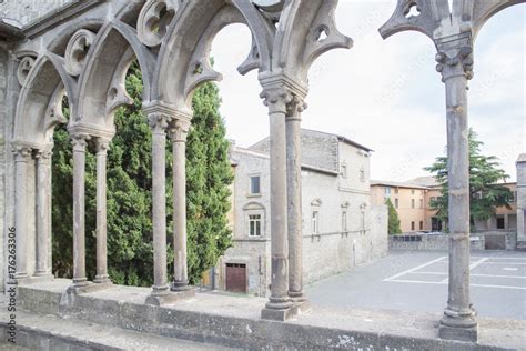 Fotka Dettaglio Delle Arcate E Delle Strette Colonne Del Palazzo