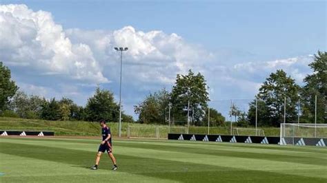 LIVE TJ RITIRO JUVE Allenamento Terminato Thiago Motta Contro Il