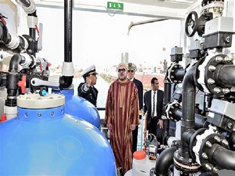 Le Roi Mohammed VI inaugure à Dakhla la barge de désalinisation d eau