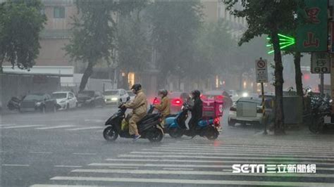 快訊／快躲雨！午後大雨轟8縣市 恐持續到晚間 生活 三立新聞網 Setncom