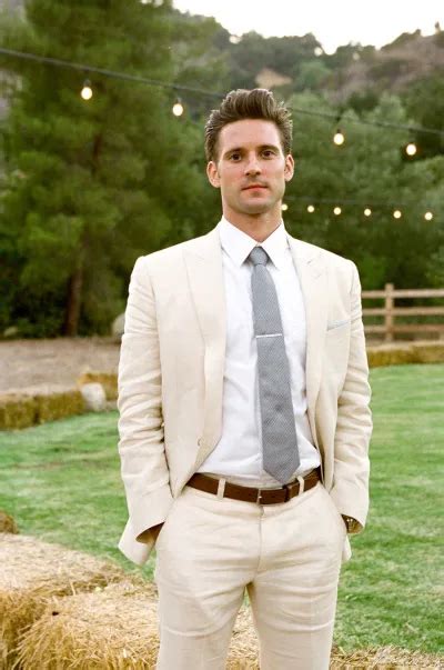 2018 Latest Coat Pant Designs Beige Linen Wedding Suits For Men Custom