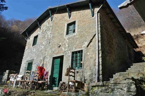 Case Con Giardino Privato In Vendita A Fabbriche Di Vergemoli In Zona