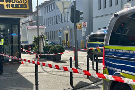 Köln Täter jagen Geldautomat in Luft Fahndung mit Hubschrauber