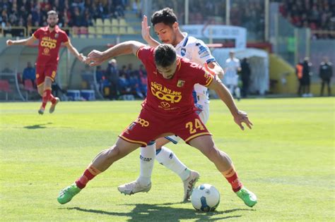 Il Catanzaro Ormai In Serie B Pareggia Con Il Pescara Premiazione