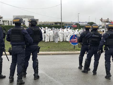 Vid O Fin De La Manifestation Des Soul Vements De La Terre Lafarge