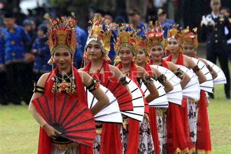 Penari Gandrung Pada Peringatan HUT RI Ke 78 ANTARA Foto