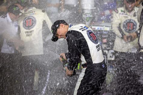 Kevin Harvick Wins Nascar Cup Series Race At New Hampshire Marathon Coach