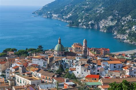 Skyline da cidade de vietri sul mare itália na costa amalfitana Foto