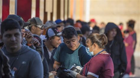 Hunderte Migranten Aus Mittelamerika In Tijuana Angekommen