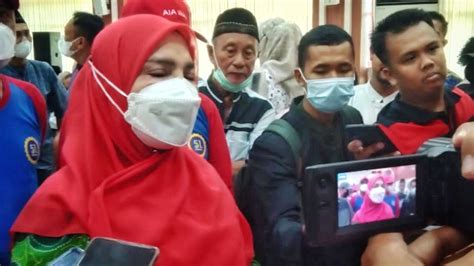 Eva Dwiana Lepas 500 Jemaah Umroh Bandar Lampung