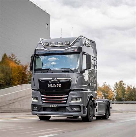 IL NUOVO MAN TGX INDIVIDUAL LION S