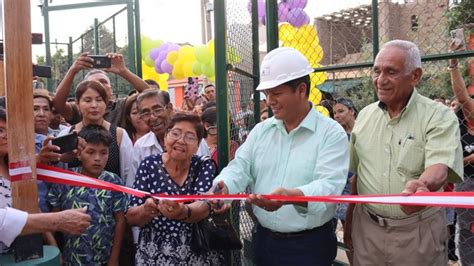 Alcalde Provincial De Ica Ing Carlos Reyes Inaugura Polideportivo