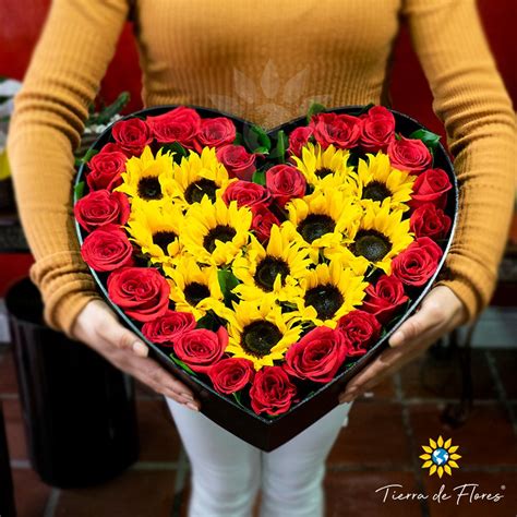 Details 200 arreglos florales en forma de corazón con girasoles