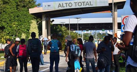 Caravana Migrante Cruza Garita De Huixtla Chiapas Y Se Dirige A Villa