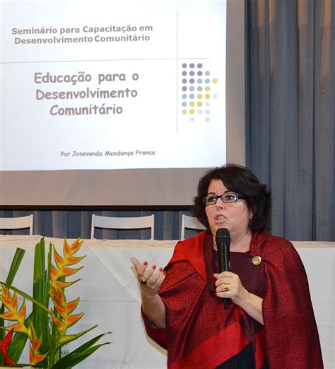 Secretária de Educação destaca parceria entre escola e comunidade