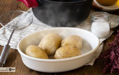 Patatas cocidas cómo hervir las patatas y cúanto tiempo para que