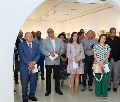 Inauguran exposición fotográfica Mi país Aves y Paisajes