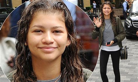 Zendaya Coleman Greets Fans Outside Her London Hotel Daily Mail Online