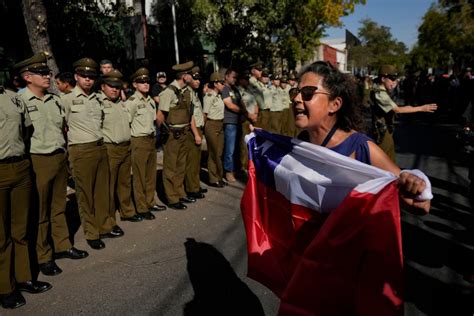 Conmoción En Chile Por El Asesinato De Un Tercer Carabinero En Menos De