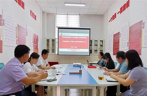 学生资助管理中心党支部书记为全体党员讲授《学习贯彻党的二十大精神 深入推进资助育人工作》专题党课