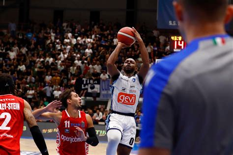 Basket La Virtus Bologna Vince Contro Treviso In Serie A Jacob Pullen