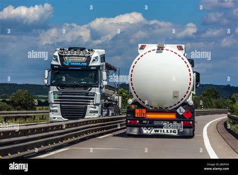 Tanker Truck Highway Hi Res Stock Photography And Images Alamy