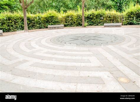 Crystal palace park maze london hi-res stock photography and images - Alamy