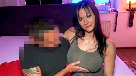 Milf Alemana Con Tetas Falsas Seduce A Un Joven En La Primera Cita Xhamster