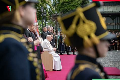 Papa Francisc S A Nt Lnit Cu Refugia I Majoritatea Ucraineni N