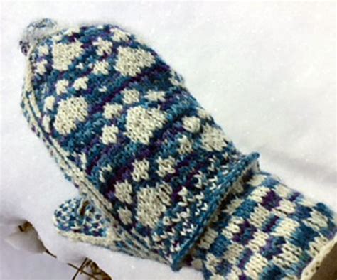 Ravelry Paw Prints Mitts Pattern By Susan Sarabasha